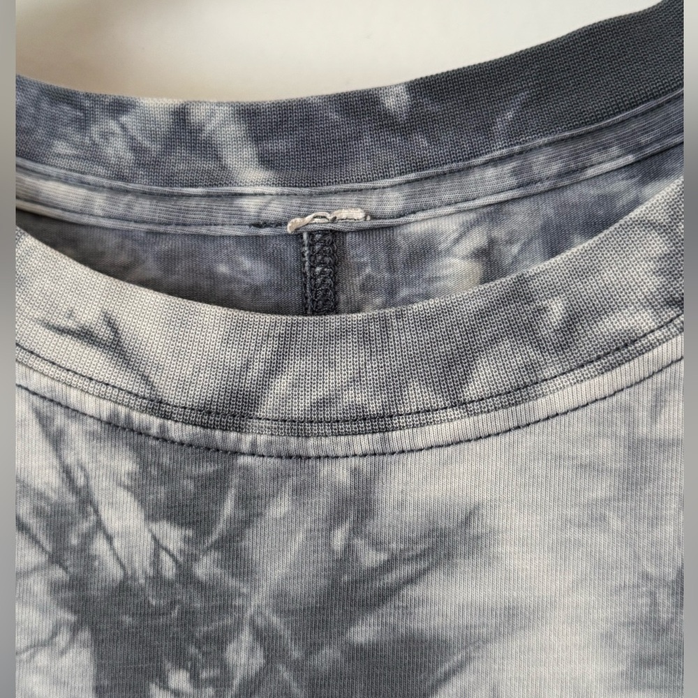 Lululemon Women’s All Yours Tee || grey tie dye print - size 12 - Picture 4 of 4